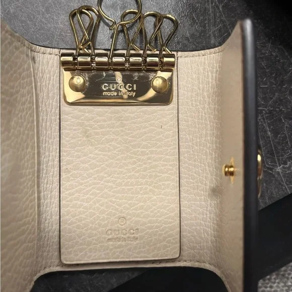 Gucci Cream Key Holder with Gold Hardware - Picture 3 of 7